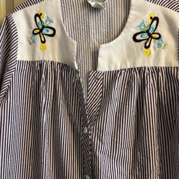 Easy Essentials Women's M Seersucker Lilac/White Snap Front Robe/Housedress 41" - Picture 6 of 7